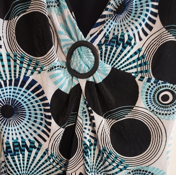 DRESSBARN women's short sleeve top - Picture 3 of 4